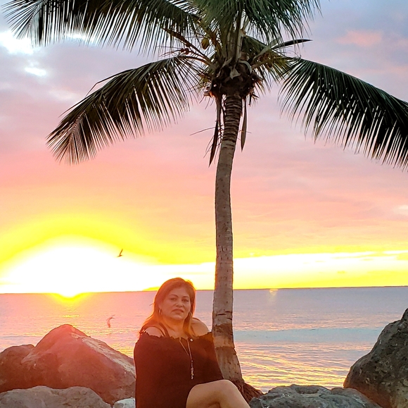 Luxury new or lightly used beautiful items. - Picture 2 of 2